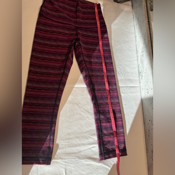 lululemon Wunder Under Crop Hi-Rise. Size 6. Blush Berry Color. - Picture 7 of 15